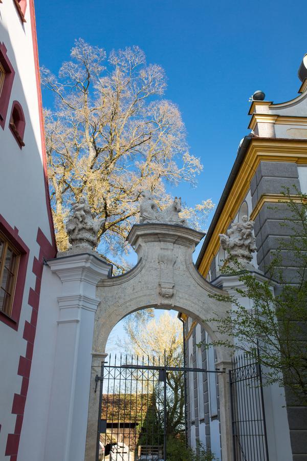 Hotel Schloss Leitheim Exterior foto